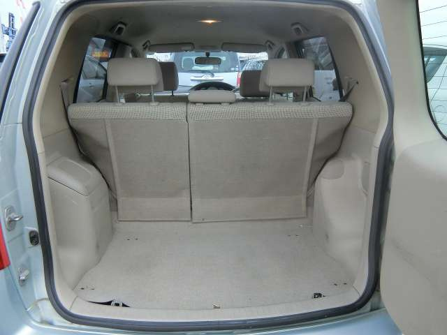 Toyota Raum 2003