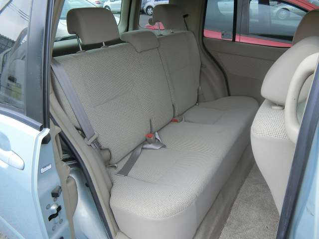 Toyota Raum 2003