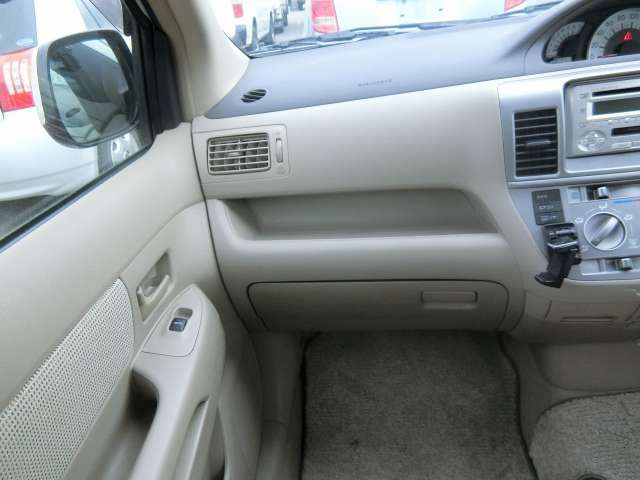 Toyota Raum 2003