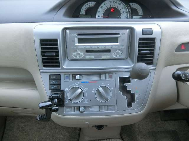 Toyota Raum 2003