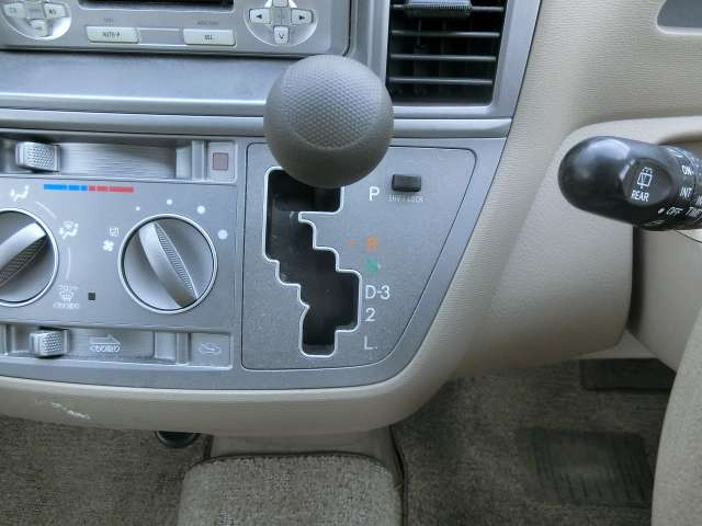 Toyota Raum 2003