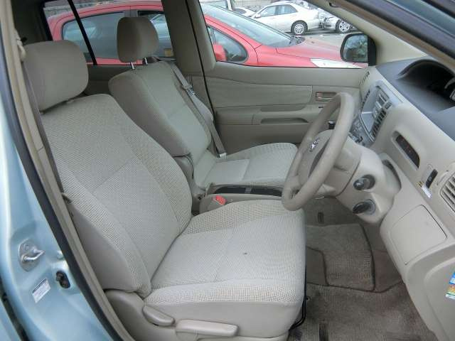Toyota Raum 2003