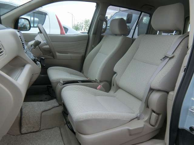 Toyota Raum 2003