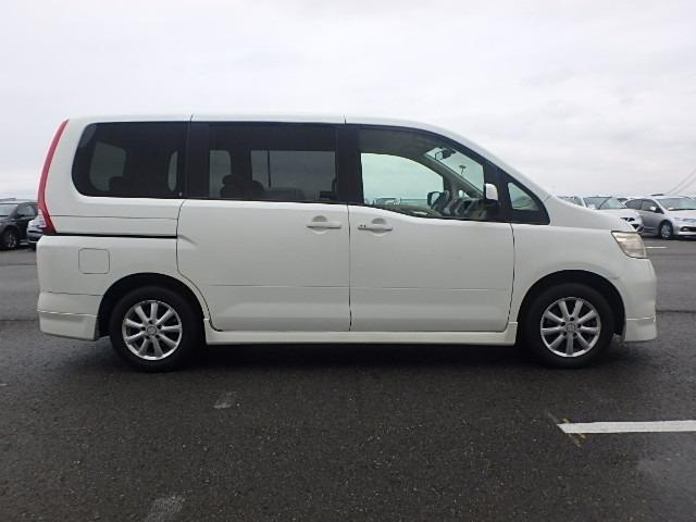 Nissan Serena 2005