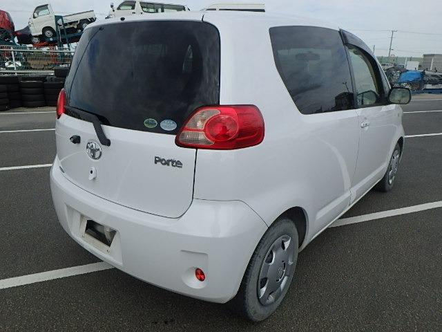 Toyota Porte 2004