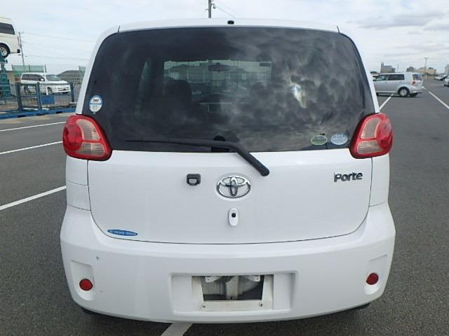 Toyota Porte 2004