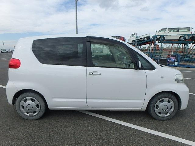 Toyota Porte 2004