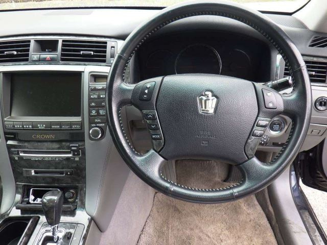 Toyota Crown 2005/9 Royal Saloon